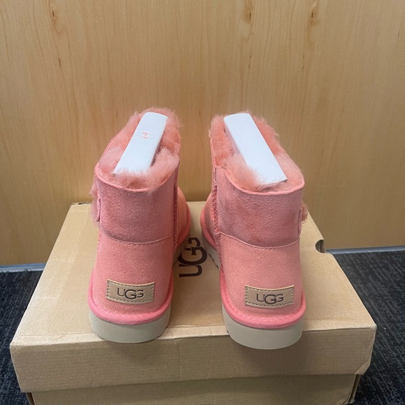NIB UGG Bailey Button II Mini Boots - Picture 2 of 4